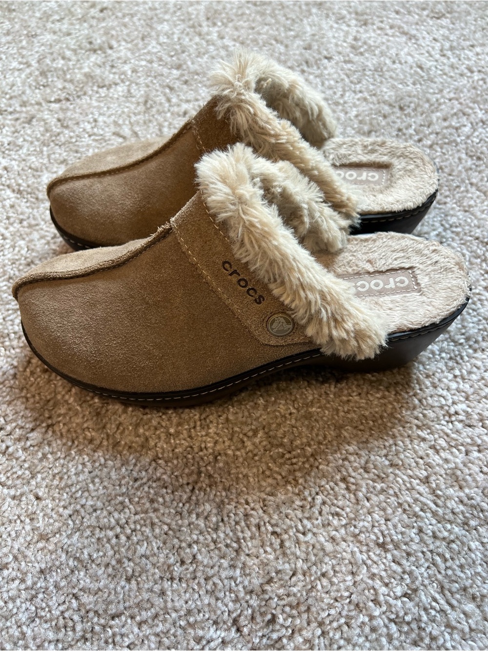 Crocs Faux Suede Fur Lined Mule Clogs Brown Fairy Indie Cottagecore 6.5 - Picture 2 of 3